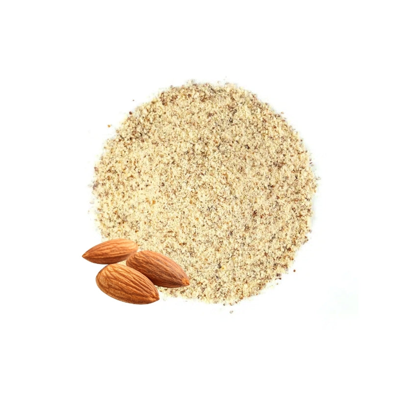 Harina de almendras con piel y unas almendras enteras